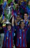 Puyol-y-Ronaldinho-levantan-la_54373608083_54115221157_400_640.jpg